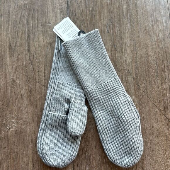 Lululemon Ribbed Merino Wool-Blend‎ Knit Mittens Heathered Gull Grey NWT XS/S - Picture 1 of 5